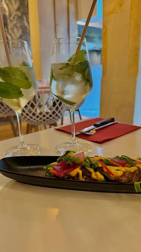 Cocktails et planche à partager