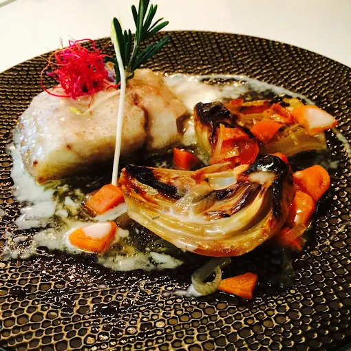 Poisson poché, fenouil rôti